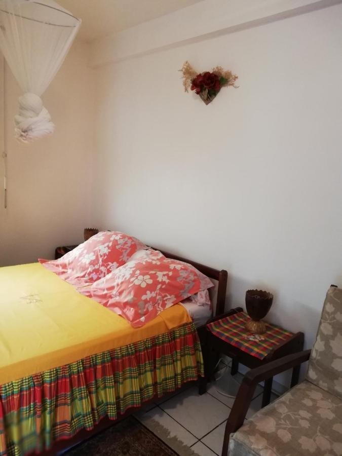 Hebergement Mouchas F4 - Dans Villa Les Polycias Sainte-Luce Exterior foto
