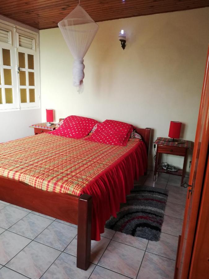 Hebergement Mouchas F4 - Dans Villa Les Polycias Sainte-Luce Exterior foto