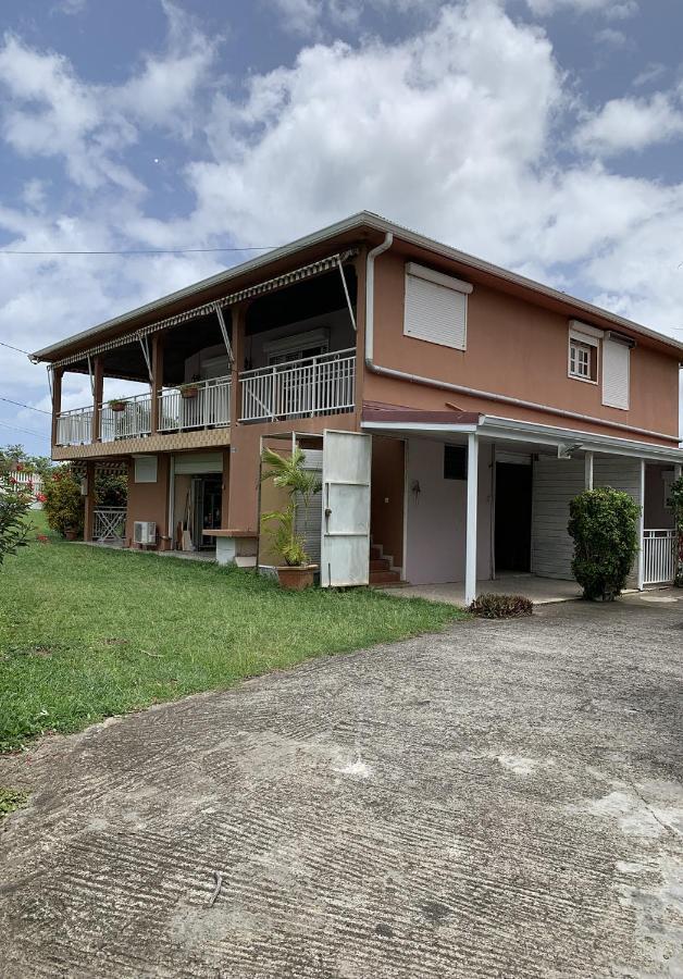Hebergement Mouchas F4 - Dans Villa Les Polycias Sainte-Luce Exterior foto