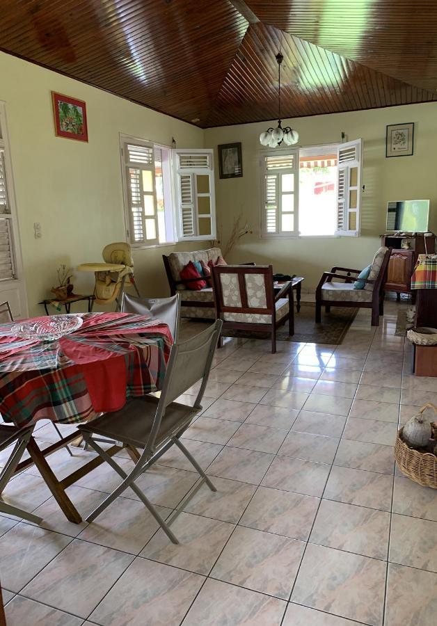 Hebergement Mouchas F4 - Dans Villa Les Polycias Sainte-Luce Exterior foto