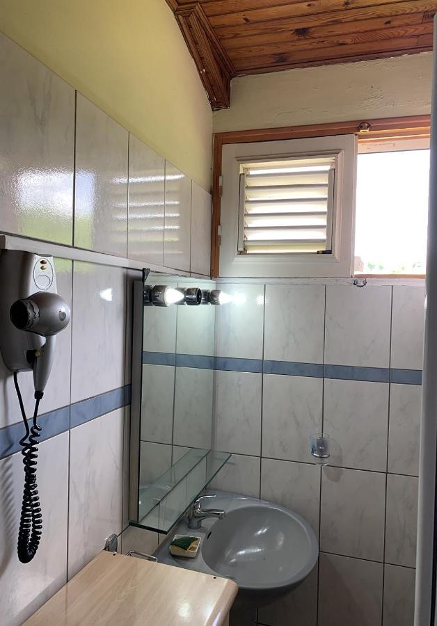 Hebergement Mouchas F4 - Dans Villa Les Polycias Sainte-Luce Exterior foto