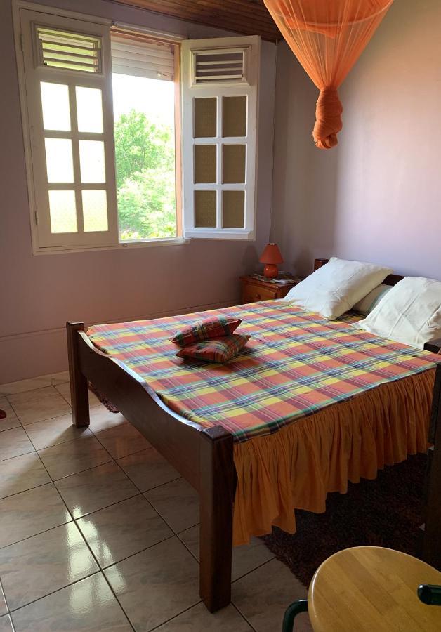 Hebergement Mouchas F4 - Dans Villa Les Polycias Sainte-Luce Exterior foto